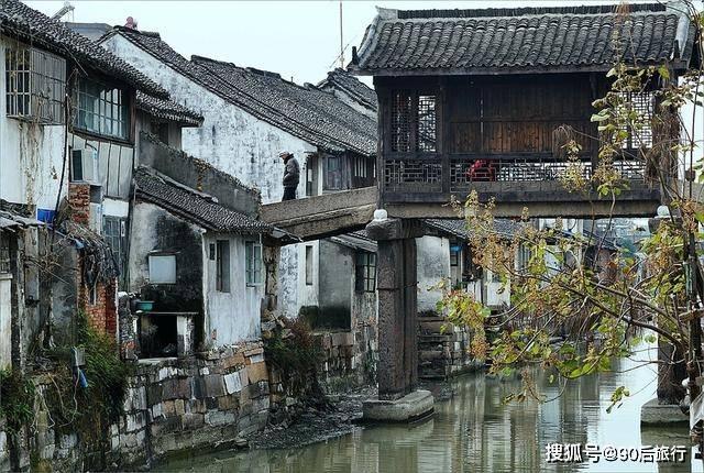 时尚博主Mara Lafontan现身Ashi Studio秀场